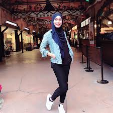 Gambaran foto seorang anak kecil yang tengah sekarat karena kelaparan, dengan burung nasar atau burung. à¹ƒà¸™à¸ à¸²à¸žà¸­à¸²à¸ˆà¸ˆà¸°à¸¡ 1 à¸„à¸™ Yuna Zainal Girl Hijab Beautiful