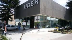 Sedán de 4 puertas en buenas condiciones. Oficinas De Uber En Orlando