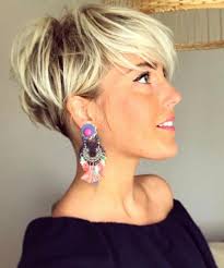 Man spricht von haarausfall, wenn mehr als 100 haare täglich ausfallen, so. Unique Haarausfall Welche Frisur Passt Kurzhaarschnitte Pixie Haarschnitt Fur Dickes Haar Haarschnitt Kurz