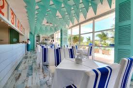 No question this restaurant has one of the best views on the island, an unobstructed look down the wailea golf course to the ocean with molokini crater and kahoolawe island in the background (during the winter you can watch humpback whales cavorting). Sea Watch Cafe San Andres Restaurant Bewertungen Telefonnummer Fotos Tripadvisor