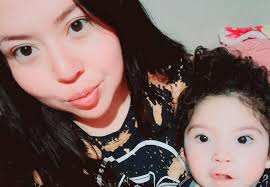 Vende galletas y chocolates para la férula que necesita su hija