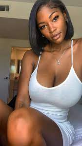 Ebony tittes