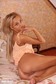 Experience the Thrill of Vichatter Girls - Raw Flashing Like Never