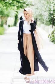 Uçuk sarı, mavi, pembe ve yeşil ile kombin. Bej Rengi Nasil Kombinlenir