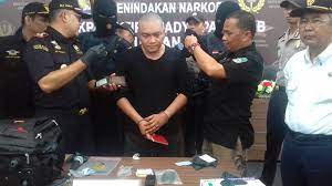 Michael dan seorang lagi warga sarawak, tony. Benjy Harusnya Sudah Dihukum Gantung Di Malaysia Kok Bisa Bawa Sabu Ke Medan Tribun Medan