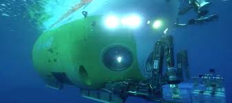Palung mariana adalah titik terdalam di lautan, berenang di sana anda akan seperti ditimpa 35 jet karena tekanan di sana 1.000 lebih besar daripada lautan lainnya. China Laporkan Kapal Selamnya Capai Palung Laut Terdalam Bumi Kastara Id