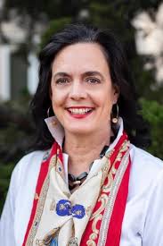 Lou Parsons's Instagram, Twitter & Facebook