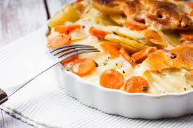 Le protagoniste assolute di questa ricetta sono le verdure: Carote Al Forno Gratinate Ginger Tomato