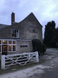 This 15th century inn in the small medieval town of burford offers the warmest of welcomes expected from a traditional english pub yet with all comfortable modern touches. Review Old English Inns Hunter S Hall Kingscote Tetbury