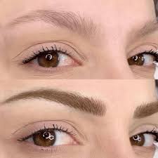 We asked a brow expert how it's different from microblading. Microblading Vs Eyebrow Tattooing What S The Real Difference
