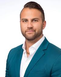 new job // new headshots ✔️ shoutout to @keadupreephotography for letting  me blast Cover Girl by RuPaul during my session to get in the mood 💅