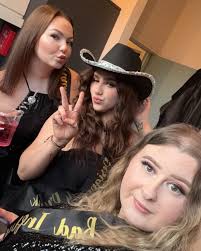 Anna ⋆｡𖦹 °✩༺. 27 (@anna.landers.jones) • Instagram photos and videos