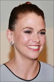 Photo Call: Sutton Foster, Hilary Duff, Miriam Shor and Debi Mazar Are All  Glamour at the "Younger" Premiere; Check Out the Red Carpet!