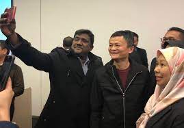 Sim tze tzin's current age 45 years old (as of 2020). Ma Urges Malaysia Gov T To Invest In Young Entrepreneurs Alizila