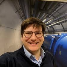 I recently was in Shanghai promoting my book, Spatial Computing. Here is  one of the interviews I did (You could use the Google page translator to  English to read it.) https://lnkd.in/e_XuTRBE |