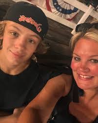 Kim Bos's Instagram, Twitter & Facebook