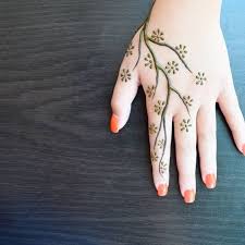 125 Stunning Yet Simple Mehndi Designs For Beginners Easy And Beautiful Mehndi Designs With Images Mehndi Designs For Beginners Henna Tattoo Designs Simple Simple Henna Tattoo