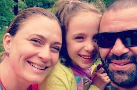 Ceyda düvenci'nin 'serebral palsi' ile mücadele eden minik kızı melisa, yürümeye başladı. Ceyda Duvenci Nin Kizi Yurumeye Basladi