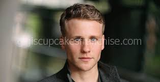 Mamma mia 2 смотрите в кинотеатрах летом 2018. Wer Ist Josh Dylan Von Mama Mia 2 Vermogen Datierung Schauspieler