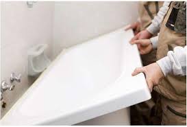 Un bagno spazioso che può ospitare anche la vasca ha certamente un valore aggiunto. Un Copri Vasca Nuovo Per La Vostra Vasca Rovinata