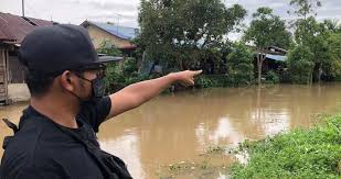 Mangsa, muhammad zulkefli ismail, 34, dikatakan diserang sawan ketika terjun ke dalam sungai untuk mengambil jorannya sebelum hilang di bawa arus pada pukul 5 petang. Warga Emas Dikhuatiri Mati Lemas Ketika Keluar Beli Sarapan Astro Awani
