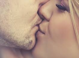 Es posible llegar al orgasmo con un beso? — Mejor con Salud