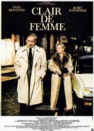 No menciona el país, no hace falta, la crítica es a todos los países, de cualquier continente que, bajo la fachada de democracia, se esconde un. Una Mujer Singular De Costa Gavras 1979 Unifrance