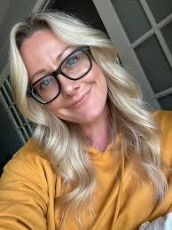 Add a little ✨️sparkle ✨️ to your hair!