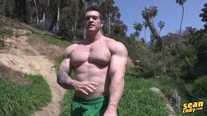 Gay porn bodybuilder solo