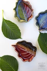 Stunning Clay Leaf Dishes That Are Easy To Diy Garden Therapy Air Dry Clay Projects Clay Clay Pottery