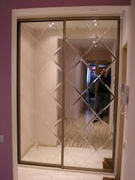 дизайн комнаты 12 кв м с диваном и шкафом купе Shkaf Kupe S Zerkalnym Dveryami Linejnyj Dvercy Garderoba Dizajn Prihozhej Dizajn Garderoba