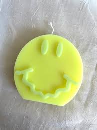 Wavy Smile Decorative Candle