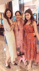 Raj kundra on his instagram handle shared a series of. Shilpa Shetty Instagram Stories Ameesha Patel Fans