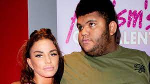 Katie price took to instagram to post a touching father's day tribute to her fiancé carl woods on sunday. Katie Price Und Ihr Behinderter Sohn Ruhren Tv Zuschauer Zu Tranen Stern De