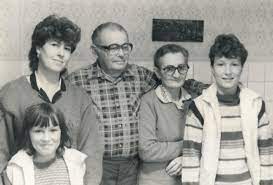 Studoval jsem klavírní jazzovou improvizaci u pana pilcha staršího a hru na bicí u jeho syna pavla v zuš třinec. Albert Antonin Cerny 1937