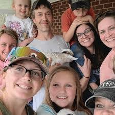 Laura Kinzer's Instagram, Twitter & Facebook