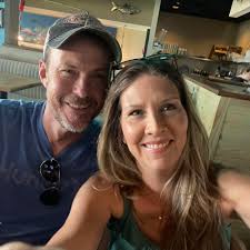 Who can recommend a photographer for family beach pictures in July?