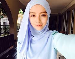 Puteri harus mencari qash untuk selamatkan karienya.selalu qash yang cari puteri kan.kita tengok macam mana puteri nak jumpa dengan qash.#sweetdreams#. Biodata Ringkas Mira Filzah Bakul2011 Com