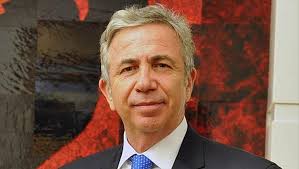 Mansur yavaş, 1955 yılında ankara'nın beypazarı ilçesinde dünyaya gelmiştir. Mansur Yavas Kimdir Kac Yasinda Ve Nereli Son Dakika Gunun Haberleri