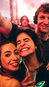 Ticket alert! Regular tickets 90% Sold out!, Wil je er op 8 maart bij zijn,  wacht dan dus niet langer!, Dansen bij de Mooie Boules Stage 👯‍♀️....  Keuzestress in de Silent Disco XXL 💙♥️💚.....Compleet ...