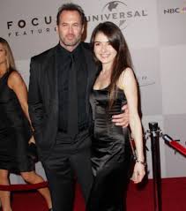 Mini bio (1) an accomplished actor in film, television and theater, scott patterson is well known to television audience from his seven seasons as diner owner luke danes in the hit series gilmore girls. patterson now brings his many talents to the network's new comedy aliens in america, playing gary tolchuk, the aspiring entrepreneur dad of. Scott Patterson Bio Family Net Worth Celebrities Infoseemedia