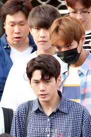 Sasaeng Fans Are Literally Following Wanna One Eveywhere Koreaboo Korean Celebrity News Dancing King One