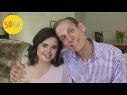 Kit Erdekelnek Az Ugynevezett Fogyatekossagok Ez A Par Abszolut Boldog Egyutt Es Szinte Teljesen Onalloak Down Syndrome Growing Old Love Story