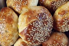 5 g di grassi saturi; Il Panino Di Cena La Tradizione Messinese Ideale Per Le Feste