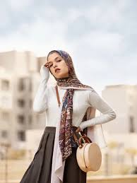 Jubah merupakan salah satu fesyen baju muslim yang ramai orang gunakan hari ini. 6 Tips Dan Trik Styling Tampil Stylish Di Bulan Ramadan Fashion Fimela Com