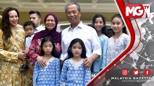 Tan sri dato' haji mahiaddin bin md. Terkini Tan Sri Muhyiddin Lebih Sayangkan Cucu Dari Sayang Anak Youtube