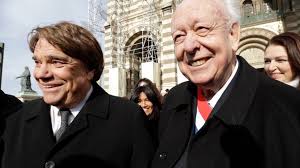 Il est, successivement ou simultanément, dirigeant d'un groupe d'entreprises (notamment sportives), propriétaire d'adidas et de l'olympique de marseille. Jean Claude Gaudin Est Content Pour Bernard Tapie Et Sa Famille