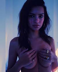 Ратаковски родилась 7 июня 1991 года в лондонском районе. Emily Ratajkowski Hat Oben Ohne Alles Im Griff