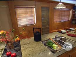 A good feng shui layout favors the kitchen at the back of the home in the south or southwest corner, as well as north or northeast parts. Designing Your Kitchen The Feng Shui Way Hgtv