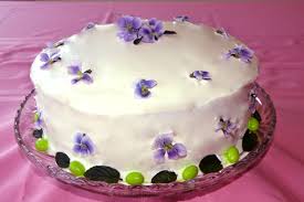There are a few simple tricks to ensure that a cake topped with fresh blooms will look good all night! Spring Cake Decoration Using Fresh Flowers Hubpages